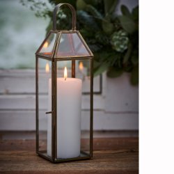 Lanterne Laurits med bloklys i antik messing og glas