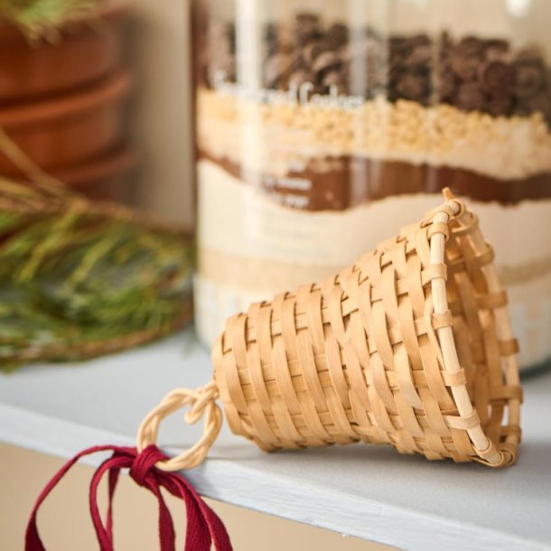 Klokke af flettet spn - H:11 :8 cm