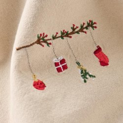 Stofserviet - Tradition  - Gren med r�de b�r og h�ngende julepynt - H�rfarvet