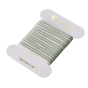 Stribet dekorationsb�nd fra Bungalow i Ivy Green 0,8 cm x 10 m