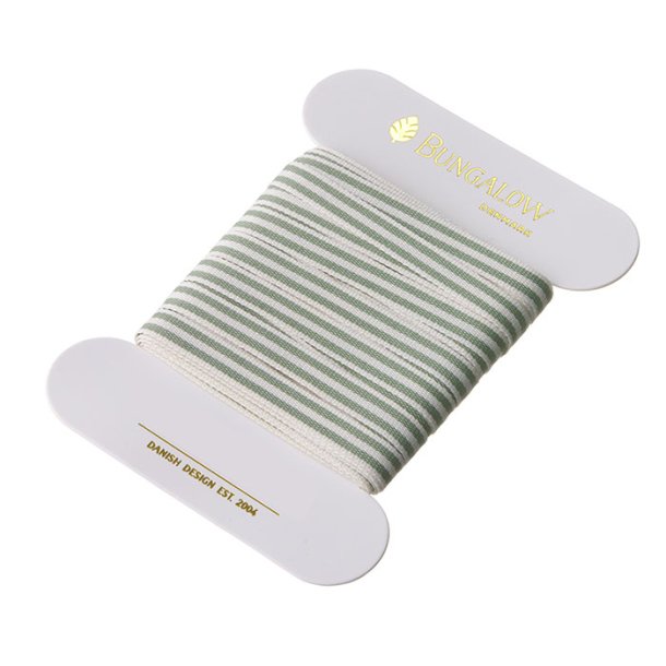 Stribet dekorationsb�nd fra Bungalow i Ivy Green 0,8 cm x 10 m