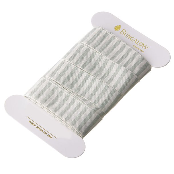 Bredt dekorationsb�nd fra Bungalow med lodrette striber i Ivy Green 2,5 cm x 10 m