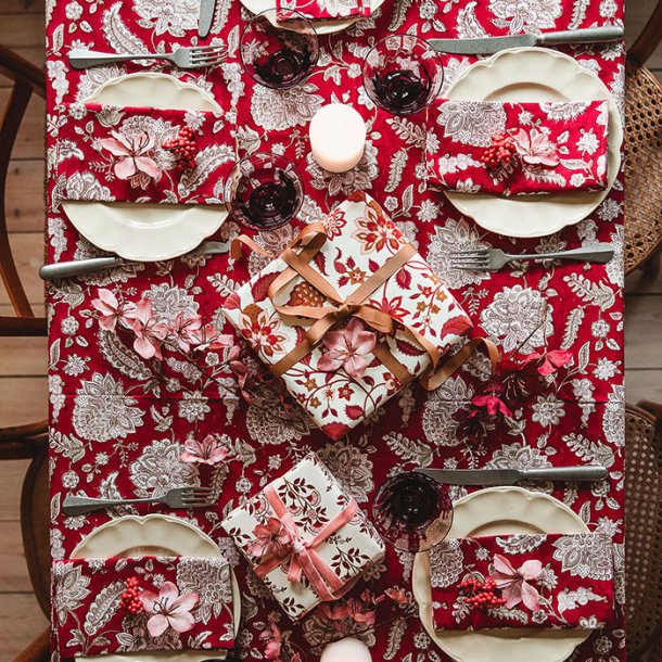 Yamini Raspberry � et julebord med varme og karakter &hearts;