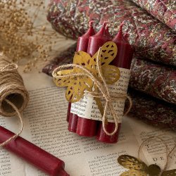 Gavepakke med 4 bordeaux bedelys, vintage papir og guldsmed i messing