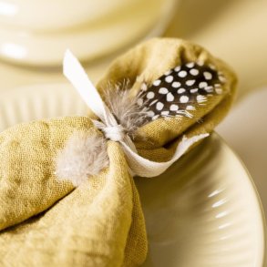 Den smukkeste bordd�kning med farven mustard &hearts;