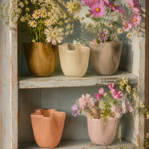 Sm� vaser til sommerens fineste blomster